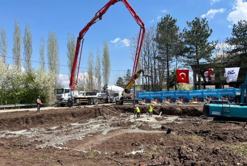 Sazova Çocuk Evi’nin temel atma programını vinçlerimiz ile attık.